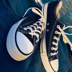 Low Top Converse *BRAND NEW*